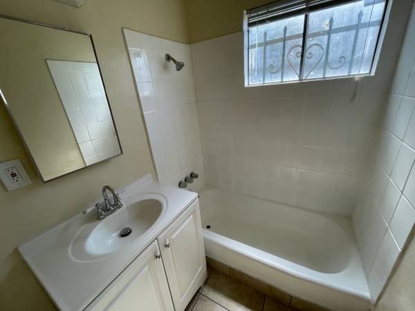 1 BEDROOM IN LOS ANGELES