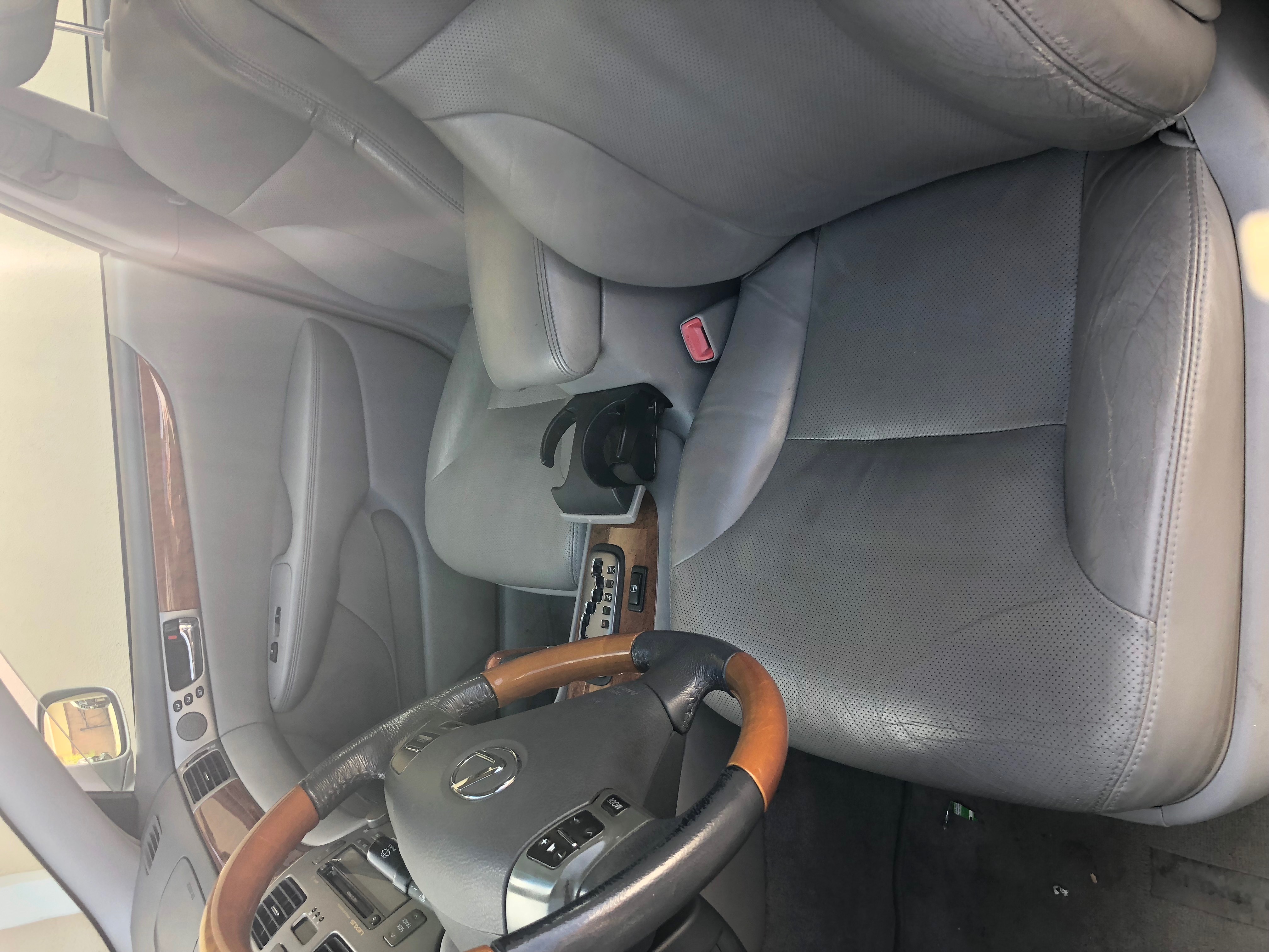 Lexus ES350 - year model 2005. Look like new 124,155 miles