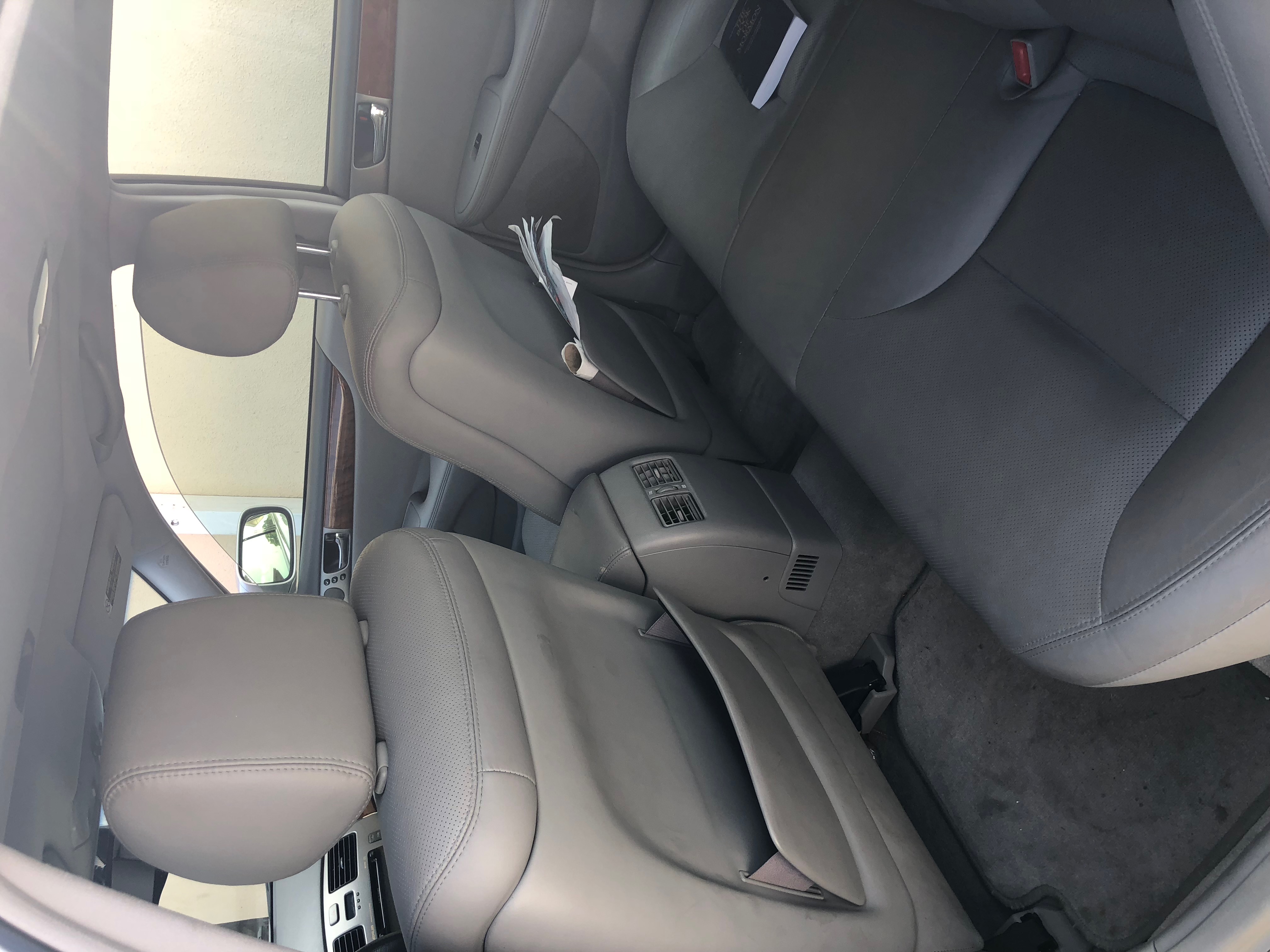 Lexus ES350 - year model 2005. Look like new 124,155 miles