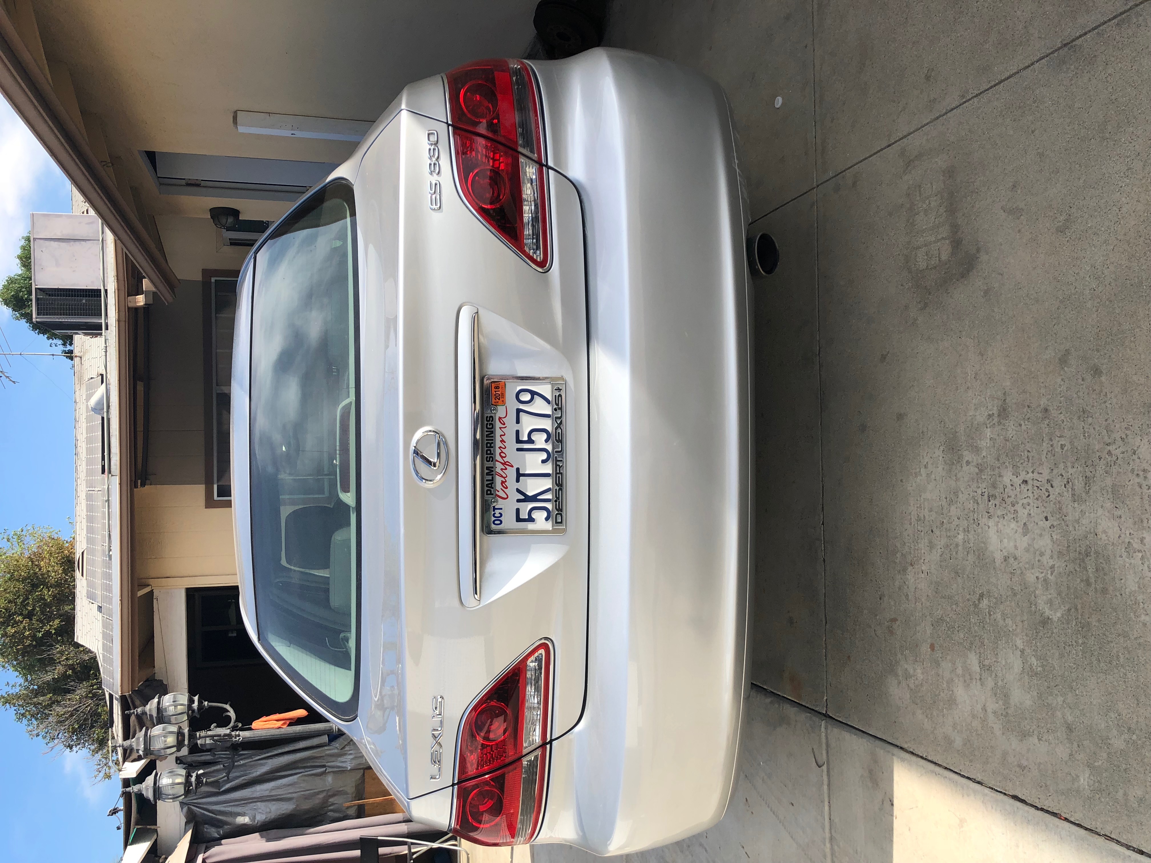 Lexus ES350 - year model 2005. Look like new 124,155 miles
