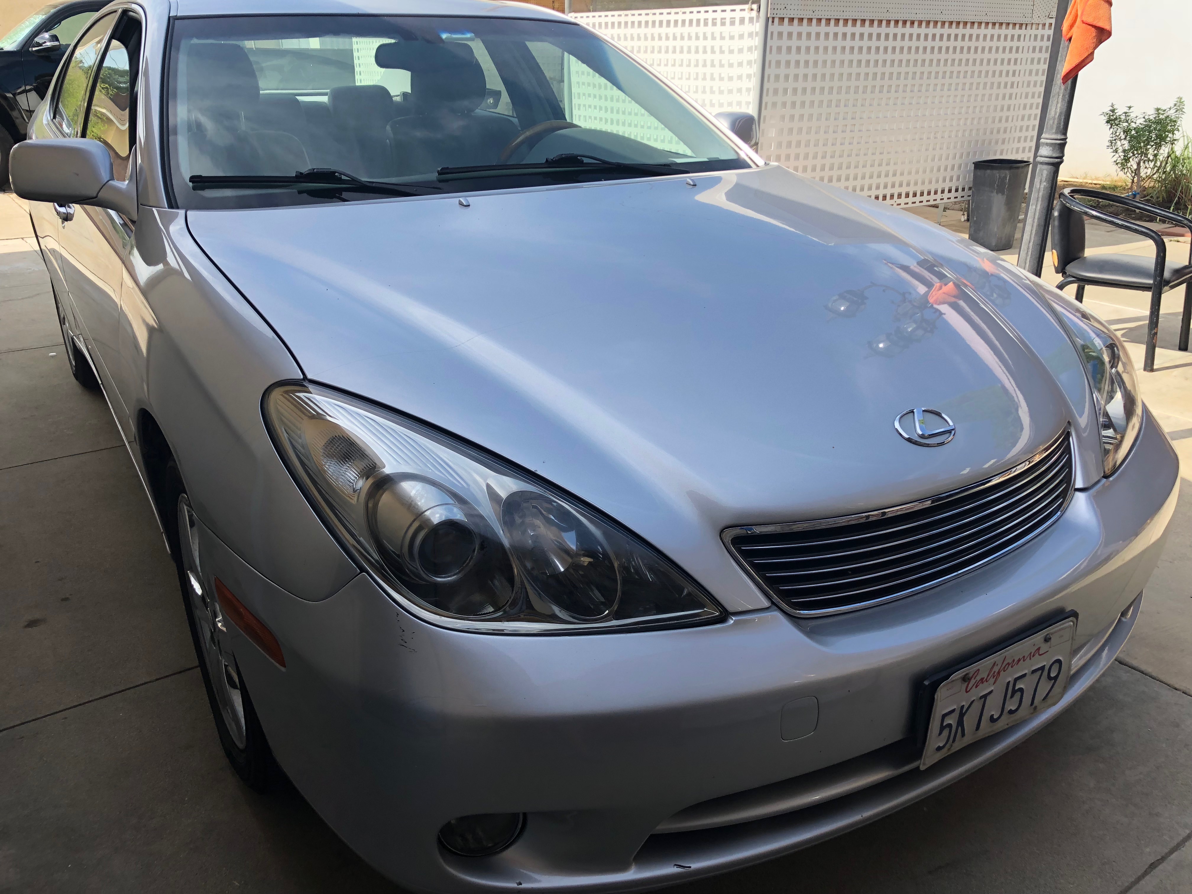 Lexus ES350 - year model 2005. Look like new 124,155 miles