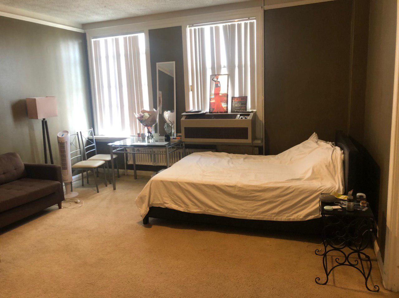 PLACE IN A STUDIO IN KOREATOWN
