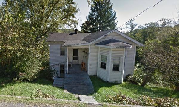 2 bedroom 1 bath fixer upper house in Grafton West Virginia!