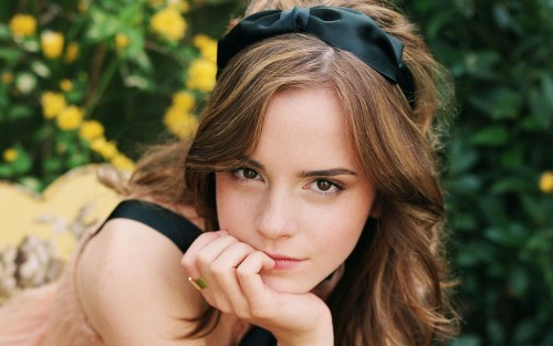 Emma-Watson-Wide-Screen-Wallpapers-02.jpg