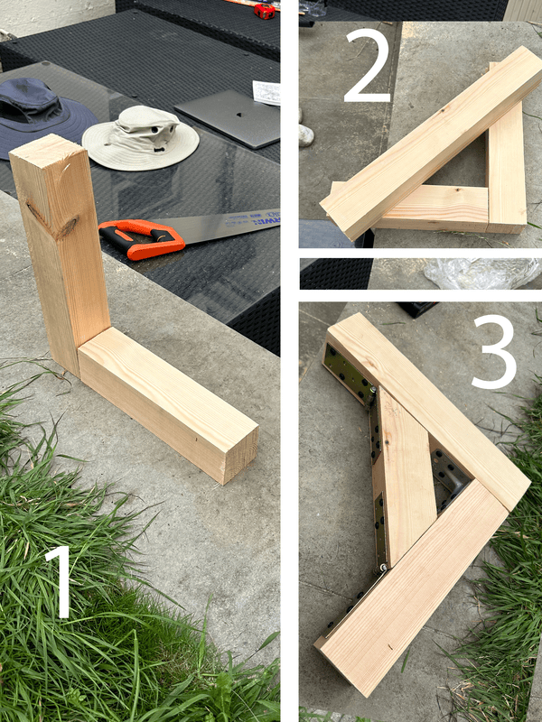 Three panels. 1: Two wooden blocks roughly lined up at a right angle. 2: A diagonal block is placed on top. 3: The blocks are attached to each other with a bracket for the right angle, and hinges holding the diagonal block in place to stabilise the structure.
