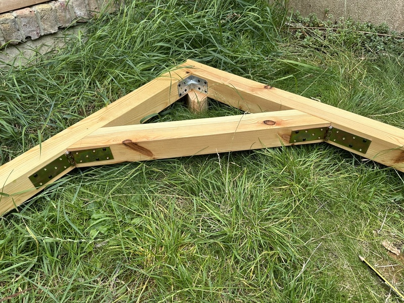 A stabilising diagonal has been added to one of the corners