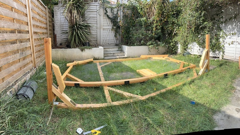 Two rectangles again. The bottom one is sprouting some nice vertical bits. These will turn into the ceiling eventually.