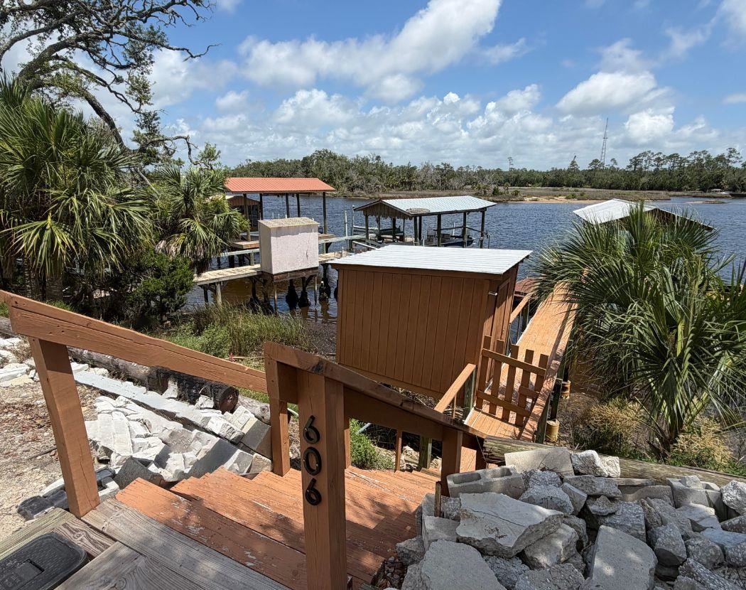 606  Riverside<br>Steinhatchee, FL