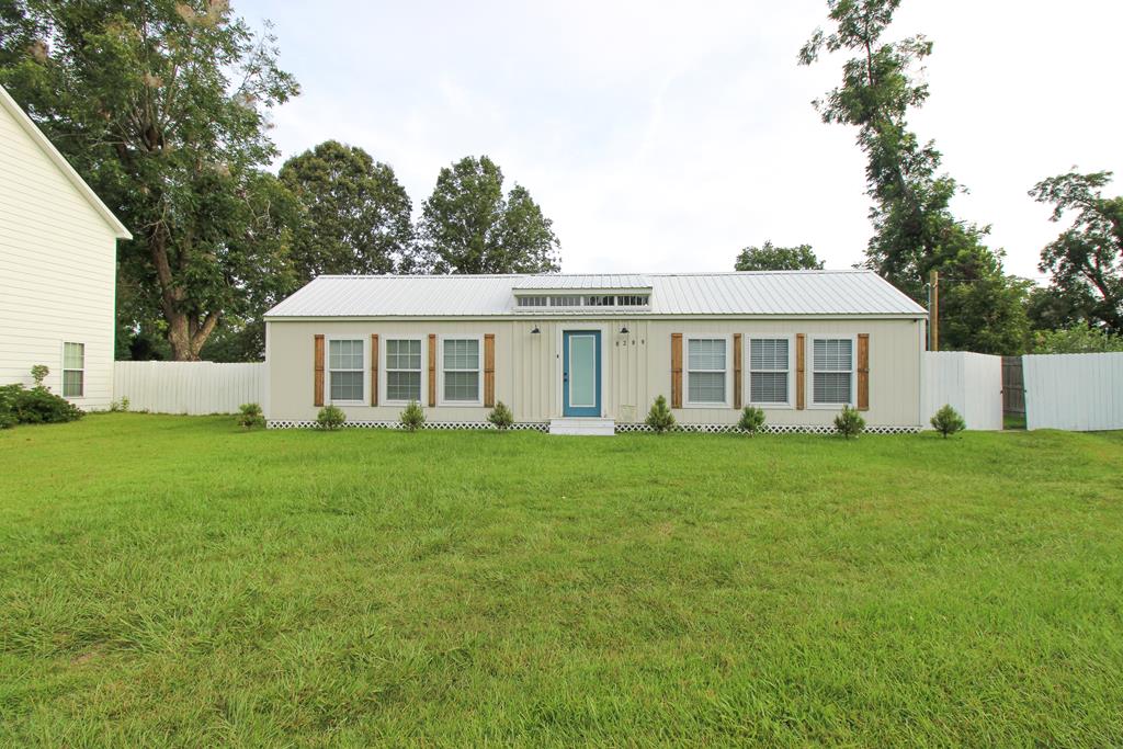 8299  Main<br>Ray City, GA