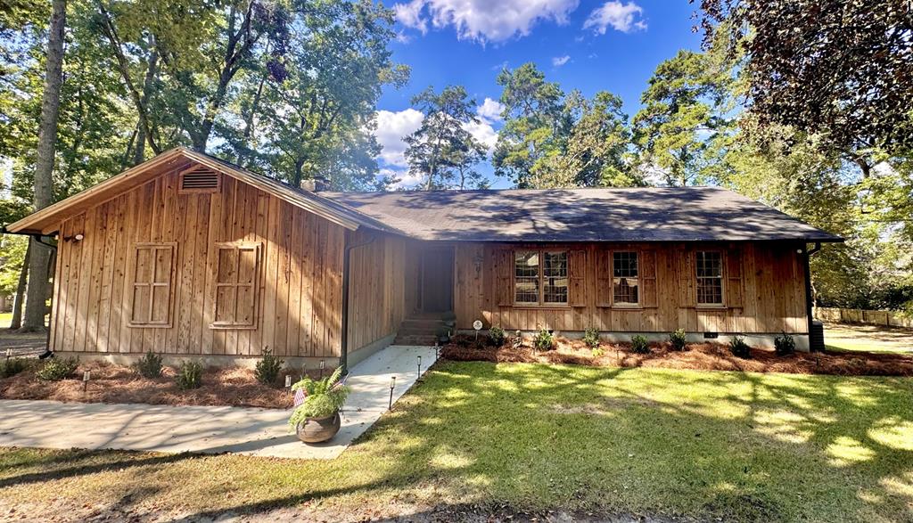 289 Lake Trace Drive<br>Thomasville, GA