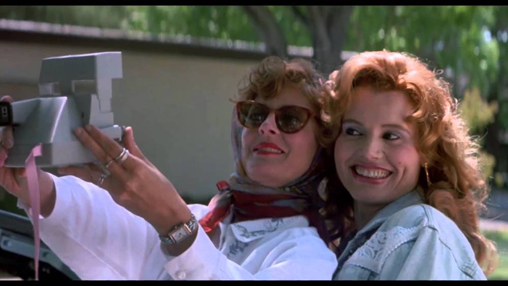 Thelma and Louise, gal-pals par excellence, taking a primitive selfie