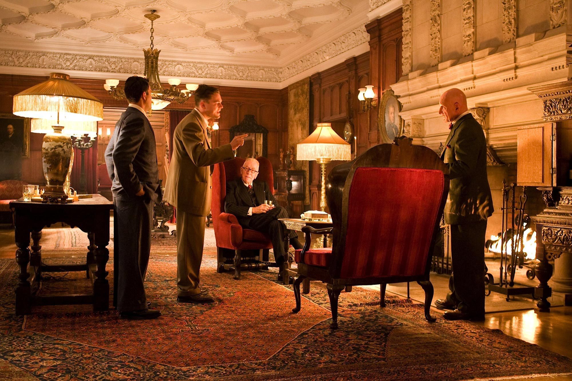 Teddy er boðið í fínar vistarverur geðlæknanna um kvöldið.