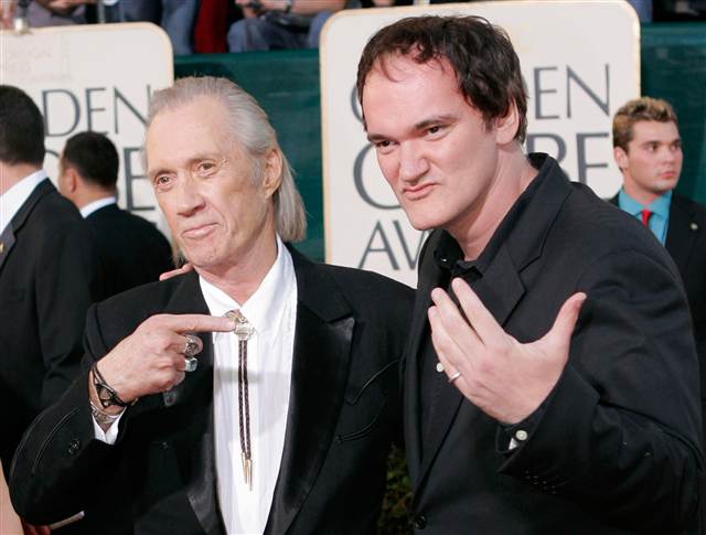 David Carradine til vinstri og Tarantino til hægri.