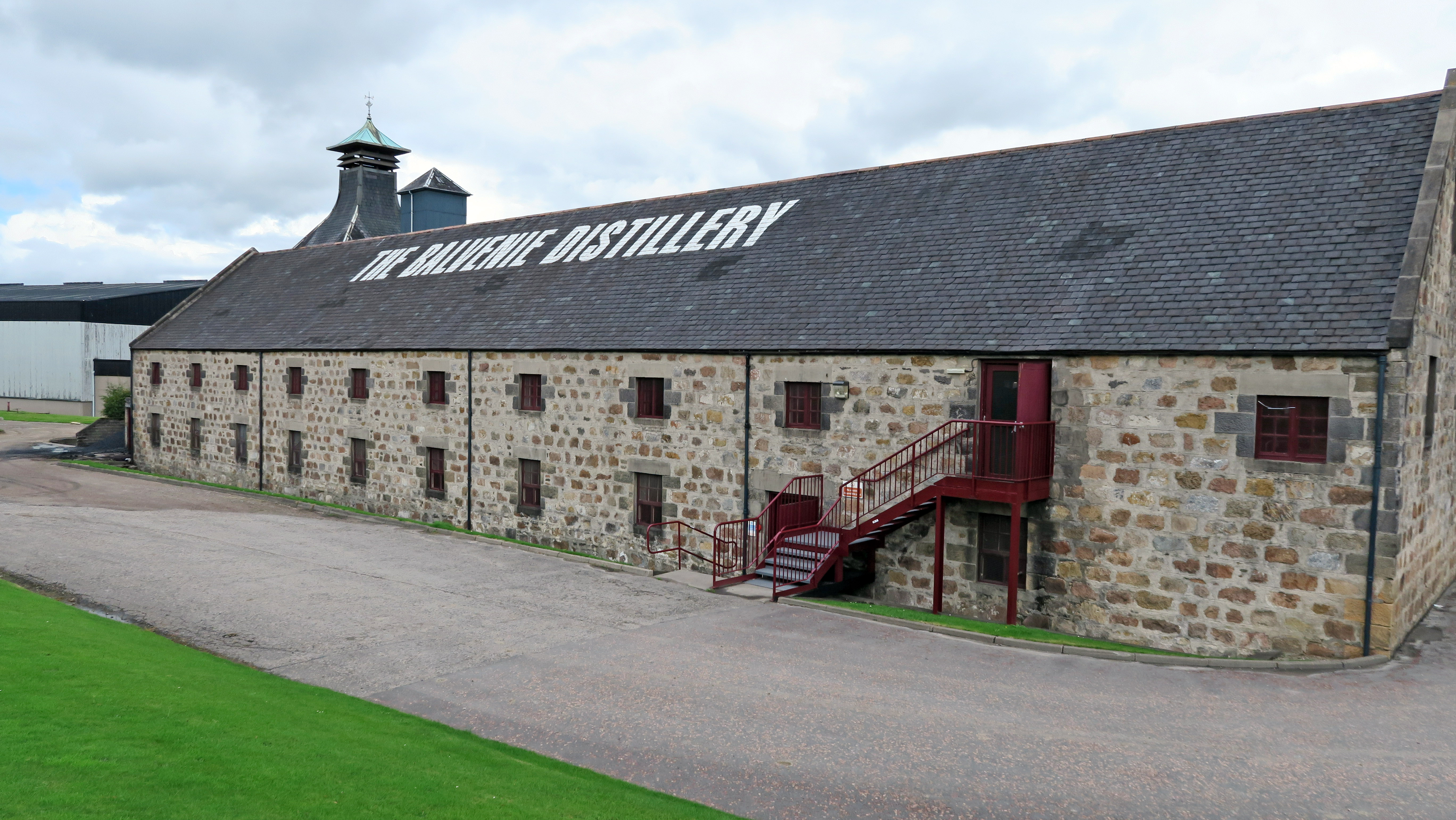 rum distillery tour scotland