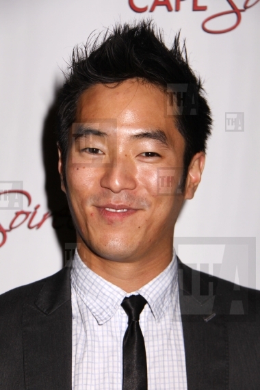 Leonardo Nam
12/02/10 "The Co...