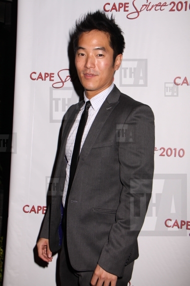 Leonardo Nam
12/02/10 "The Co...