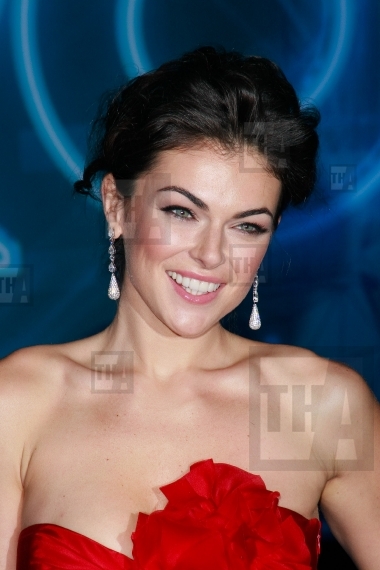 Serinda Swan