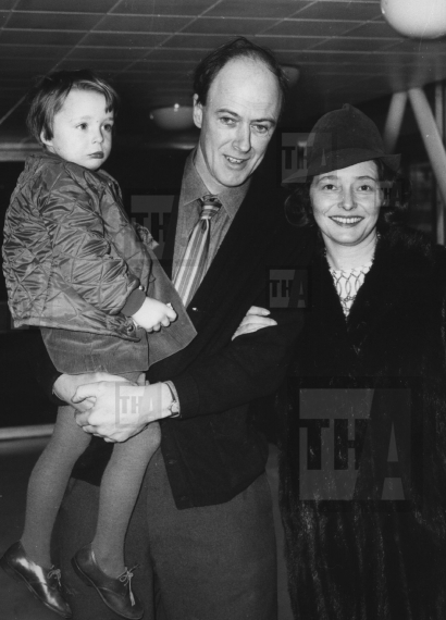 Patricia Neal with her husband and 3 year old duaghter Ophelia