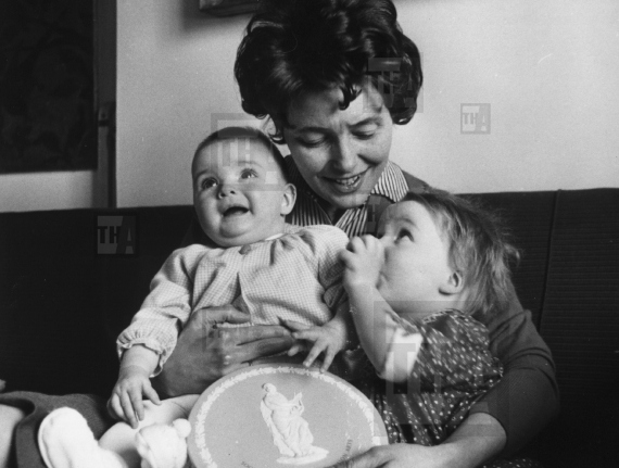 Patricia Neal and her children
