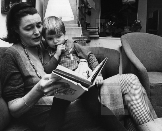 Patricia Neal and her daughter Lucy 