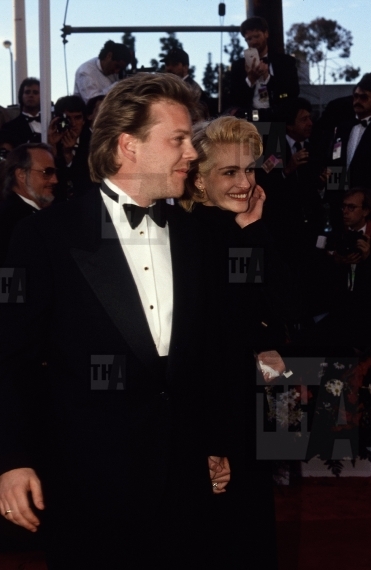 Kiefer Sutherland and Julia Roberts