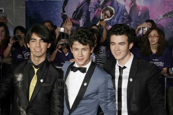 Joe Jonas, Nick Jonas, Kevin Jonas, (Jonas Brothers)