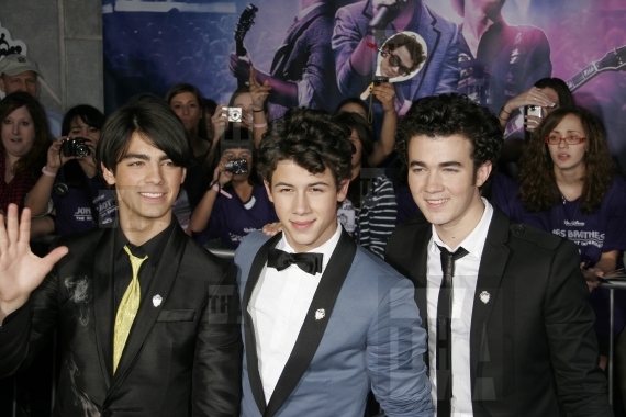 Joe Jonas, Nick Jonas, Kevin Jonas, (Jonas Brothers)