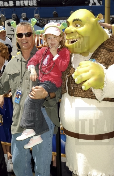 Red Carpet Retro - Richard Dean Anderson & his daughter w/ Shrek