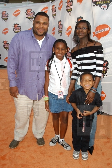 Red Carpet Retro - Anthony Anderson and family