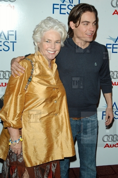 Red Carpet Retro - Fionnula Flanagan and Kevin Zegers