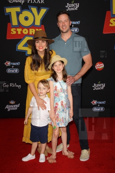 Tiffani Thiessen and Family