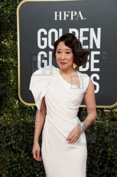 Host Sandra Oh attends the 76th Ann...