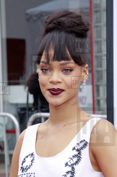 Rihanna (Robyn Rihanna Fenty)