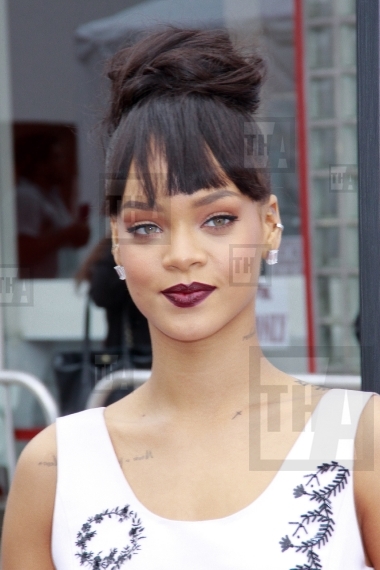 Rihanna (Robyn Rihanna Fenty)