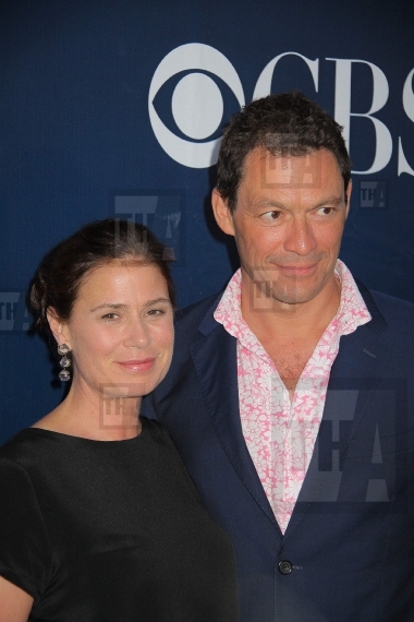 Maura Tierney, Dominic West 