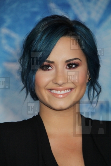 Demi Lovato 
11/19/2013 "Frozen" Premie