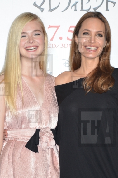 Elle Fanning, Angelina Jolie 