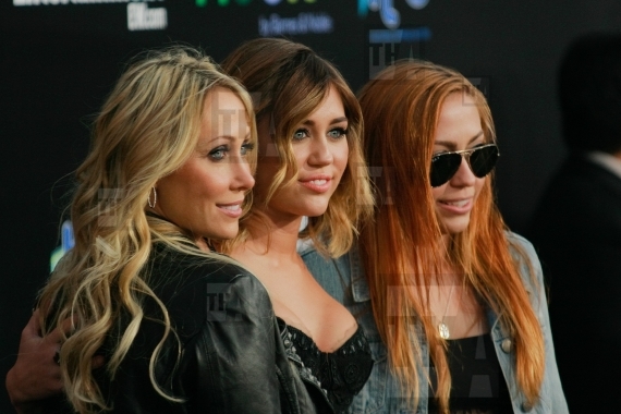 Tish Cyrus, Miley Cyrus and Brandi Cyrus