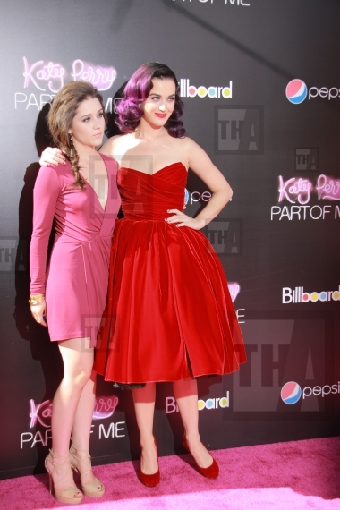 Katy Perry, Shannon Woodward
06/26/2012