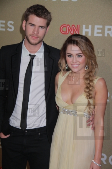 Liam Hemsworth, Miley Cyrus 
12/11/2011