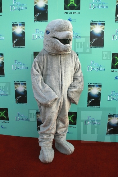 "Eye of the Dolphin" (Premiere...