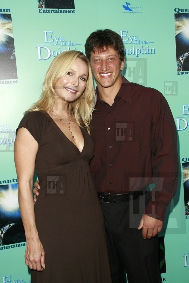 "Eye of the Dolphin" (Premiere...