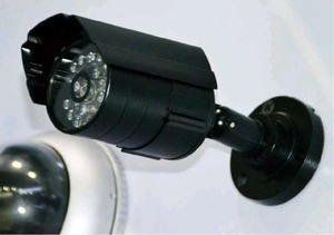 Муляж наружной IR камеры IR-1135 (металлический с кронштейном потолочноготипа, имитация работы камер