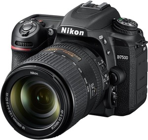 Nikon D7500 + 18-140VR (VBA510K002)